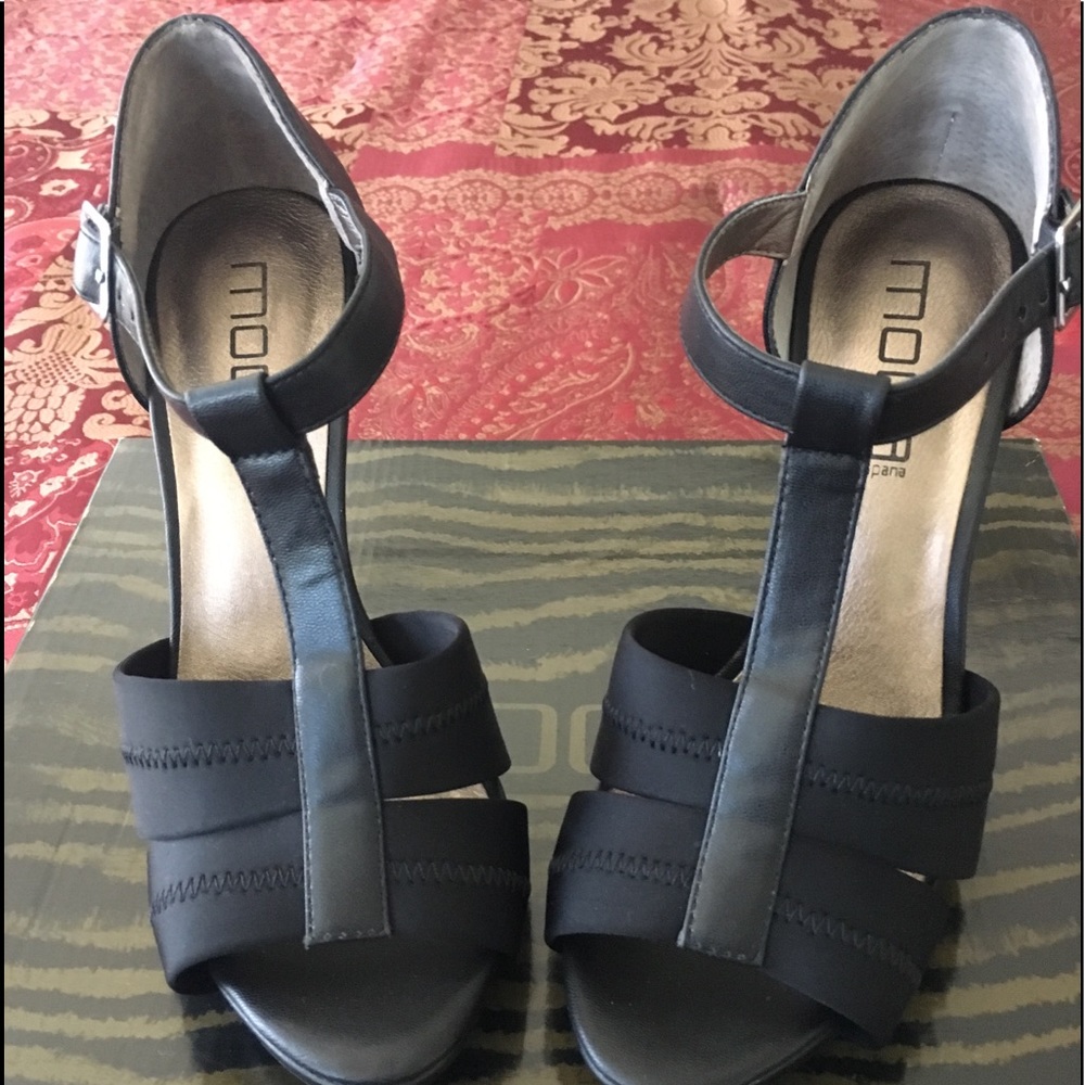 MODA black heels with adjustable ankle straps, 7.5